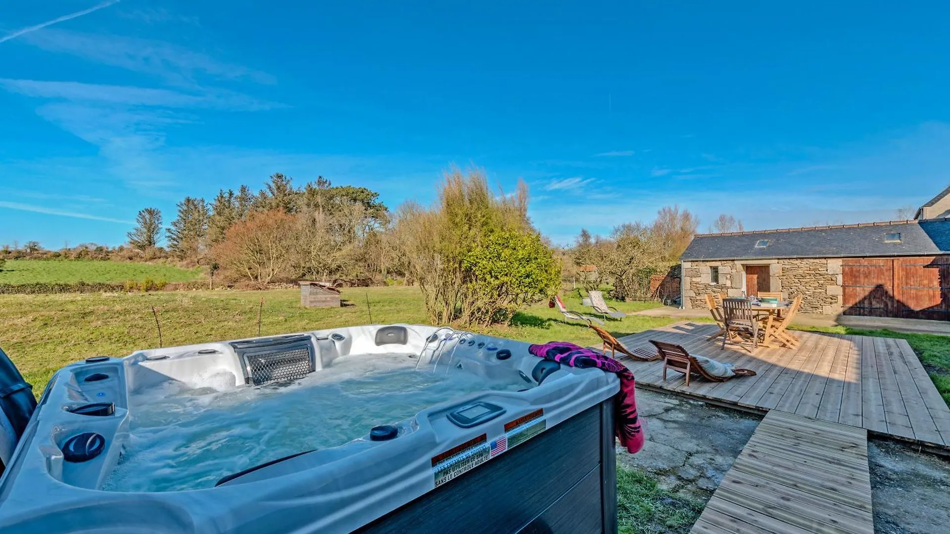 Holiday home Longere De Charme - Jardin Et Spa Plougonvelin